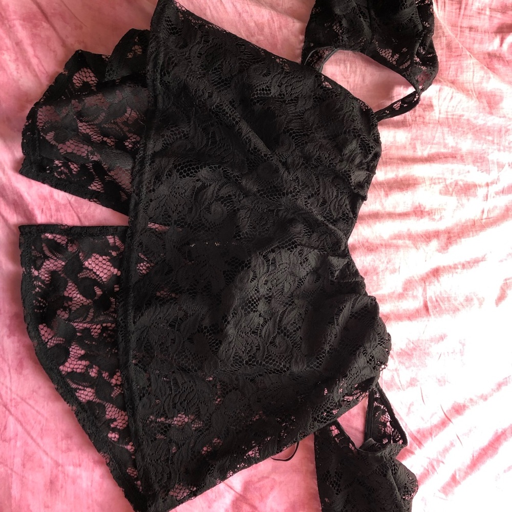 Off shoulder lace crop top